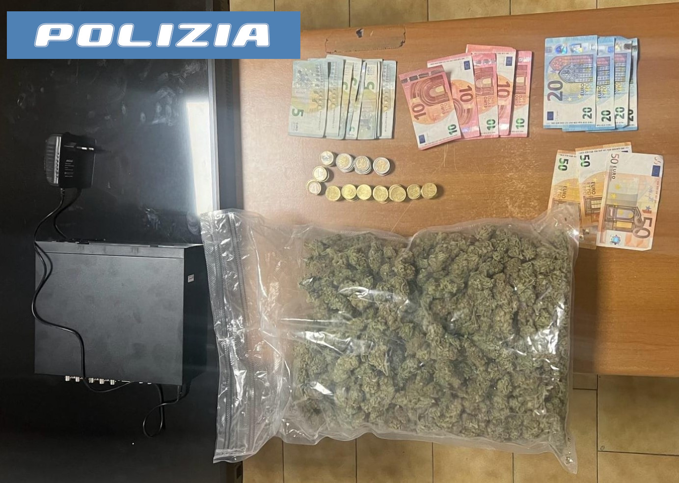 Catania Blitz Della Polizia In Un Appartamento Dove Si Spacciava Droga