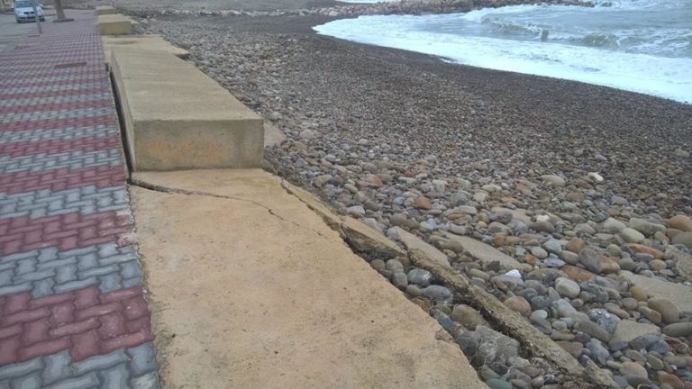 Le mareggiate sferzano la costa tirrenica. Danni ad Acquedolci