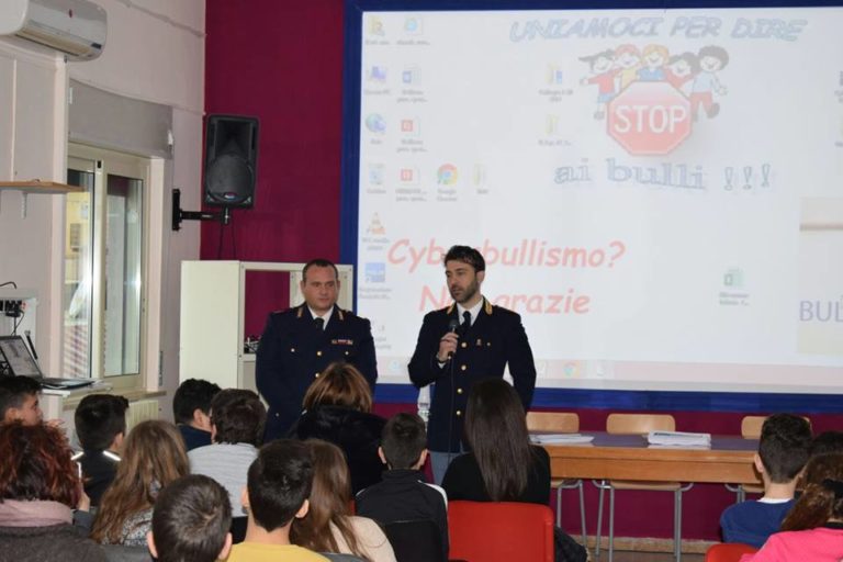 Capo d’Orlando, incontro a scuola sul cyberbullismo