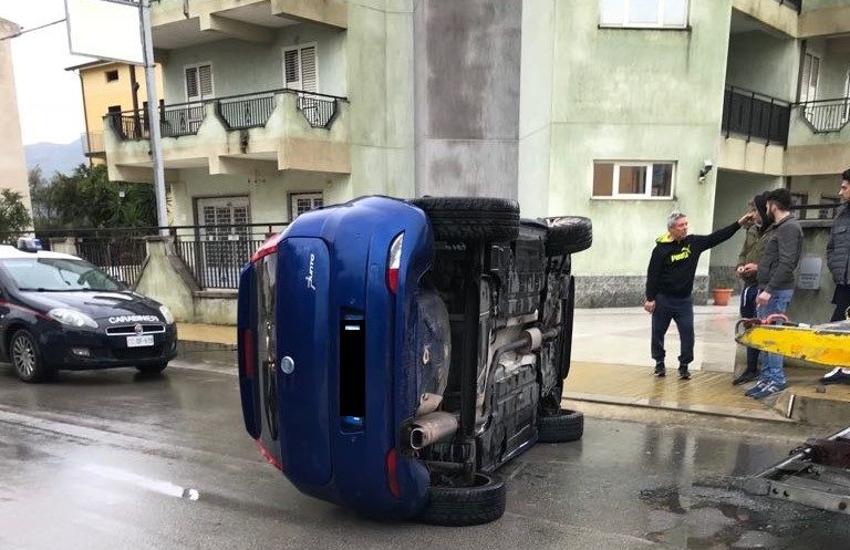 Torrenova, incidente in centro