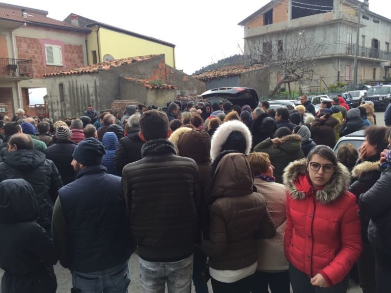 Militello Rosmarino, in centinaia ad attendere il feretro di Biagio