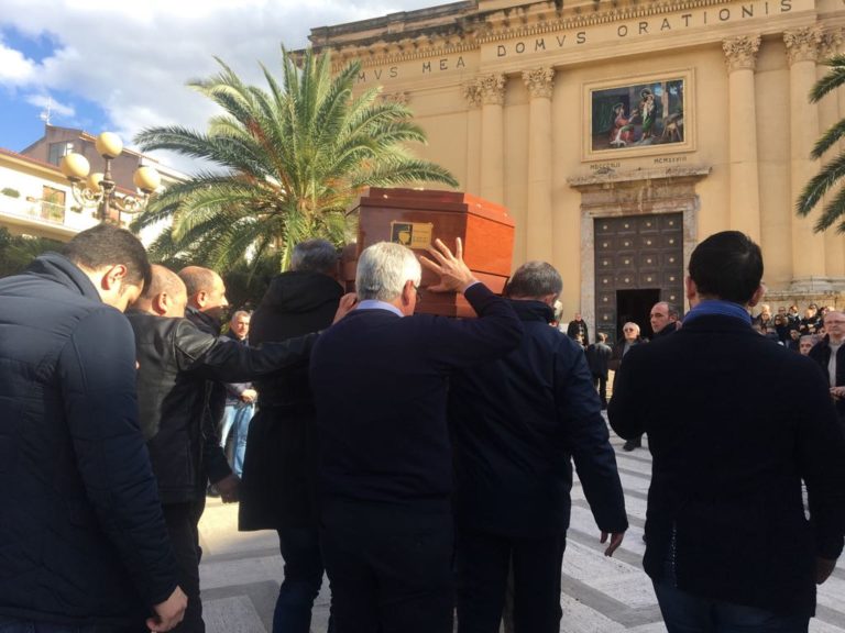 Sant’Agata di Militello, domani i funerali di Rino Todaro