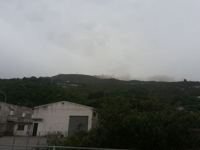 Incendio a Gioiosa Guardia e sulle colline di Barcellona