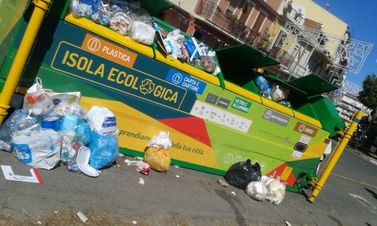 Barcellona, “ballano” le vertenze su rifiuti ed operatori ecologici