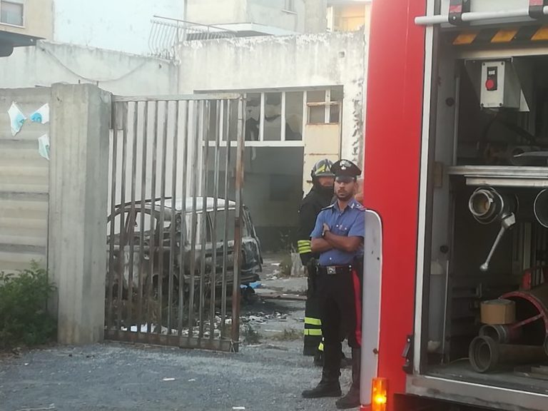 Barcellona. Incendio negli ex uffici dell’Ato Me 2