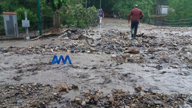 Bomba d’acqua a Fondachelli Fantina – le immagini