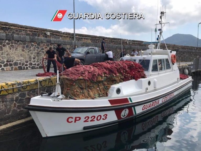 Lipari, sequestrate 28 mila metri di spadare