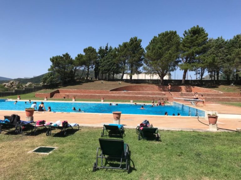 Galati Mamertino, la piscina nel verde