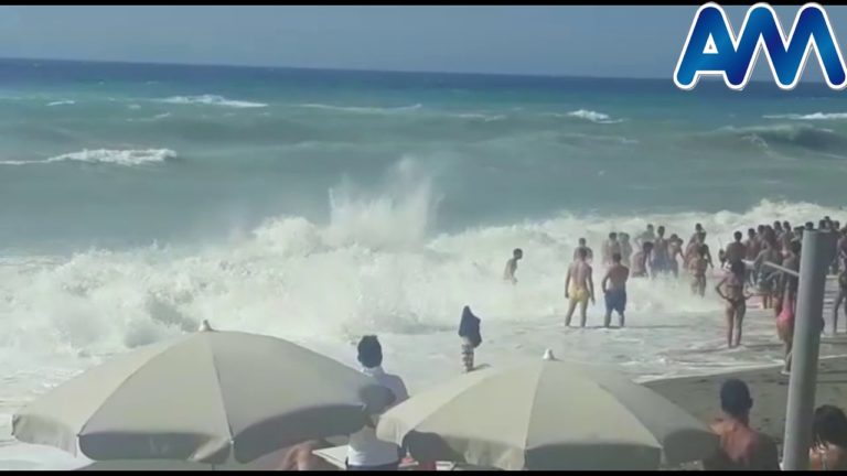 Eroico salvataggio in mare a Capo d’Orlando, salvato un 24enne che rischiava di annegare – VIDEO