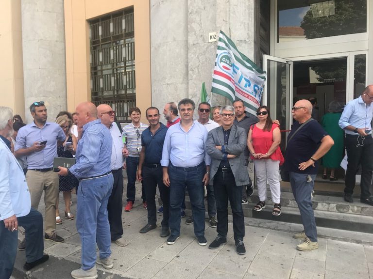 Sciopero a Messina dei dipendenti Unicredit, sportelli bloccati