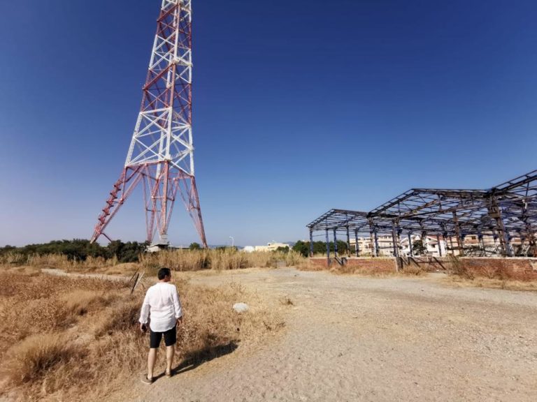 Ecomostro Seaflight, De Luca notifica l’ordinanza per la demolizione