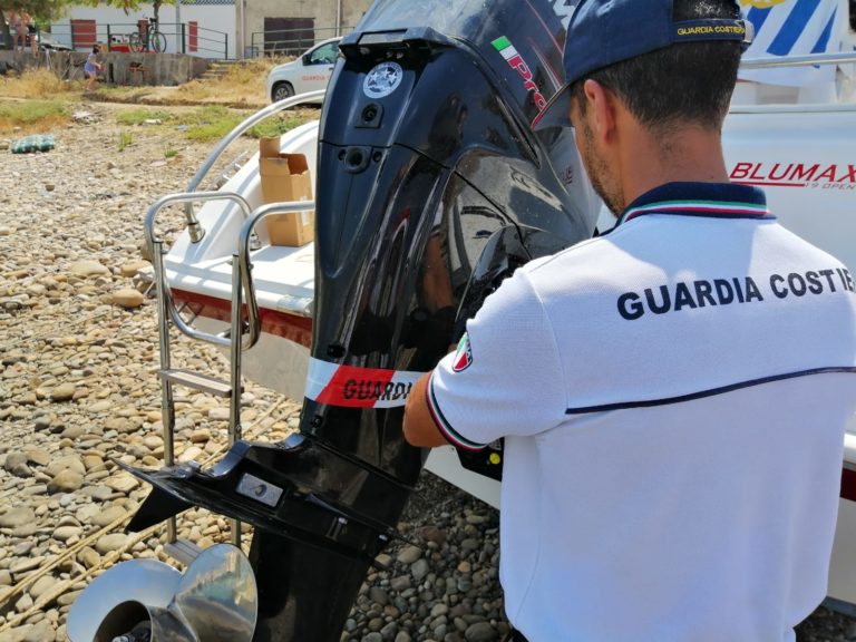 Guardia Costiera, 17 verbali e 2 natanti sequestrati nel weekend