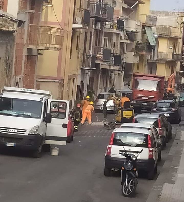 Paura per una fuga di gas a S. Stefano di Camastra, evacuato un palazzo