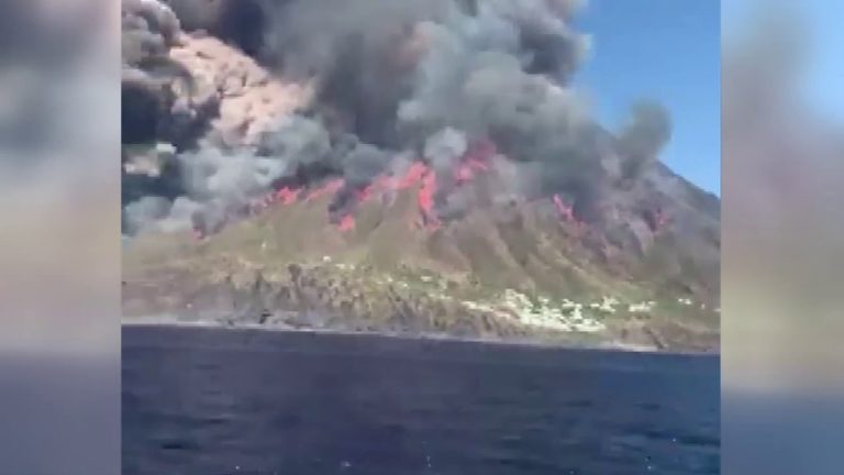 Stromboli, resta alto il livello di allerta disposto dalla Protezione Civile