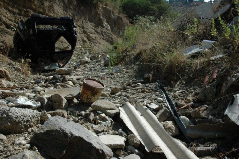 Messina, sequestrata una vasta area adibita a discarica di amianto