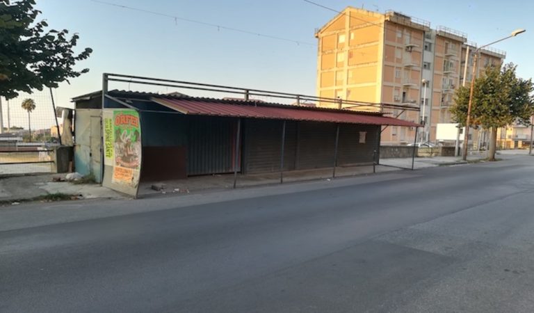 Barcellona. Struttura fatiscente in via Kennedy, chiesta la rimozione