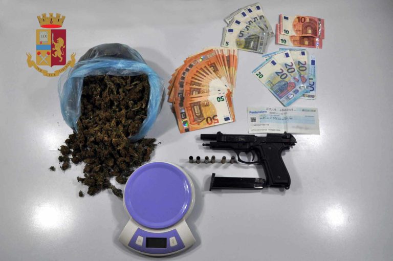 Messina, arrestato spacciatore con 300g di marijuana e una pistola a salve