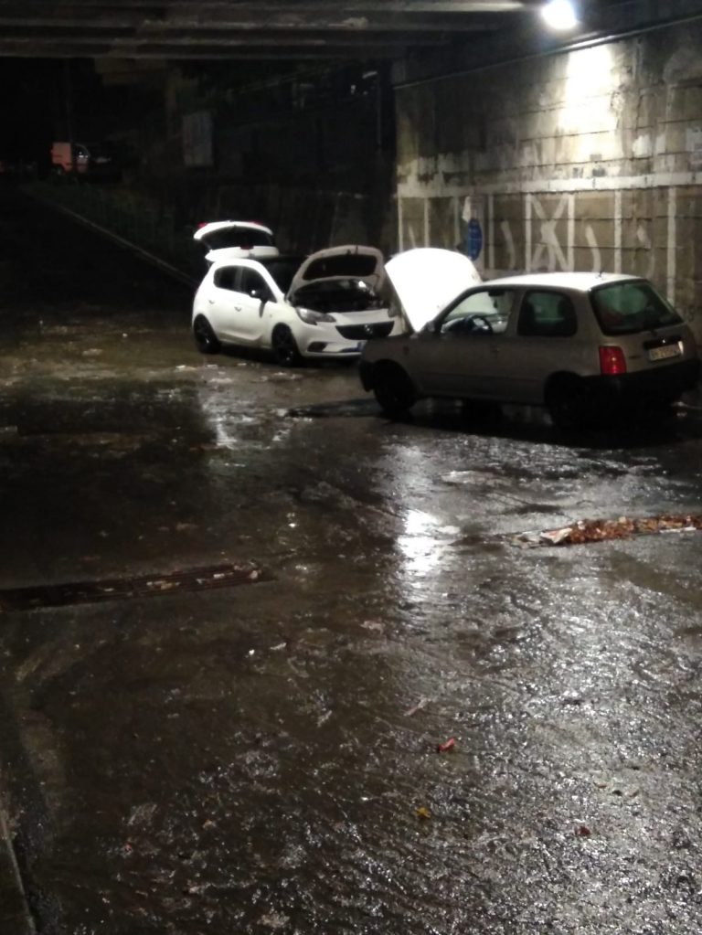 Torregrotta, due auto bloccate nel sottopassaggio a causa del maltempo