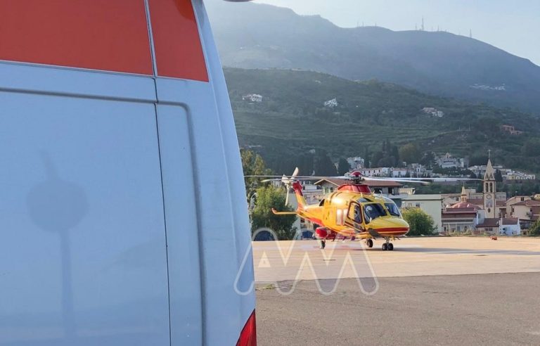 Capo d’Orlando, scontro tra auto e bici. 81enne trasferito in elisoccorso: è in prognosi riservata