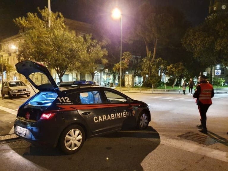 Mazzarrà Sant’Andrea, incendiata un’auto in piazza Umberto I