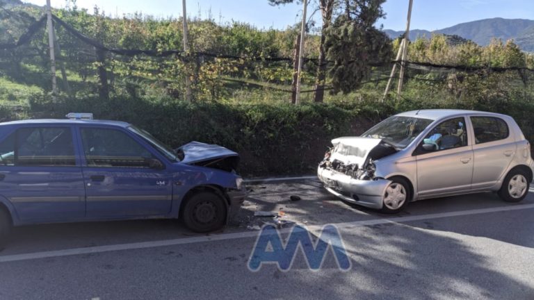 Scontro frontale tra due auto a Case Nuove Malluzzo di Patti