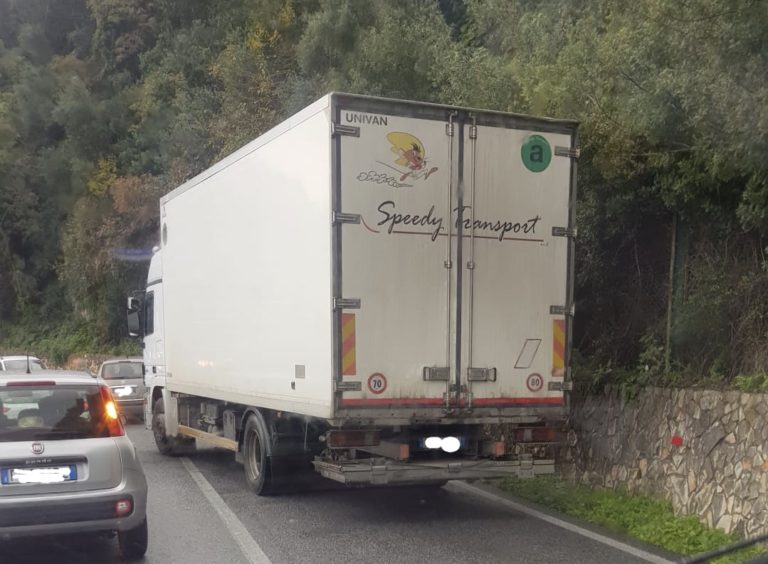 Capo d’Orlando, altro incidente sulla SS113: coinvolti un’auto e un camion