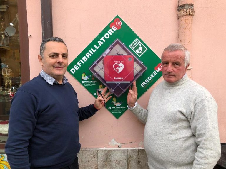 Santo Stefano di Camastra, installati due defibrillatori in centro città