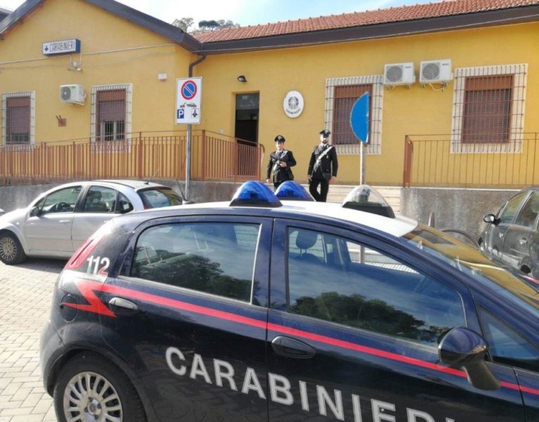 Rubano bottiglie di liquore al supermercato, arrestati tre messinesi