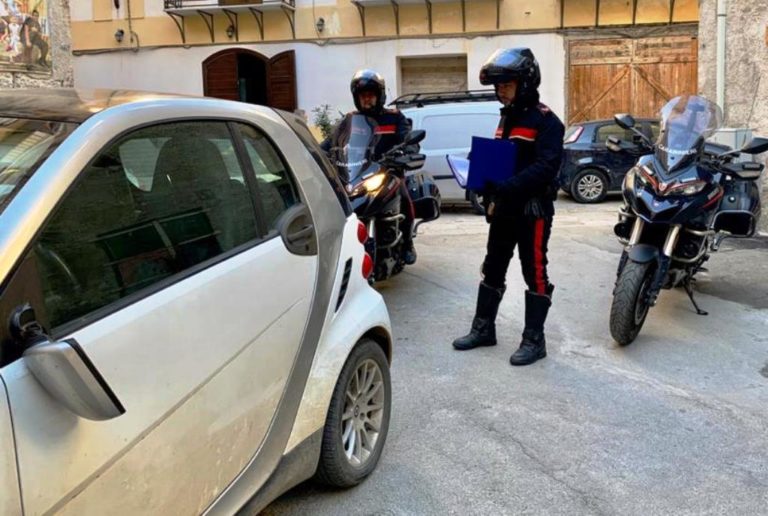 Turisti francesi creano panico a Palermo, danneggiate 12 auto