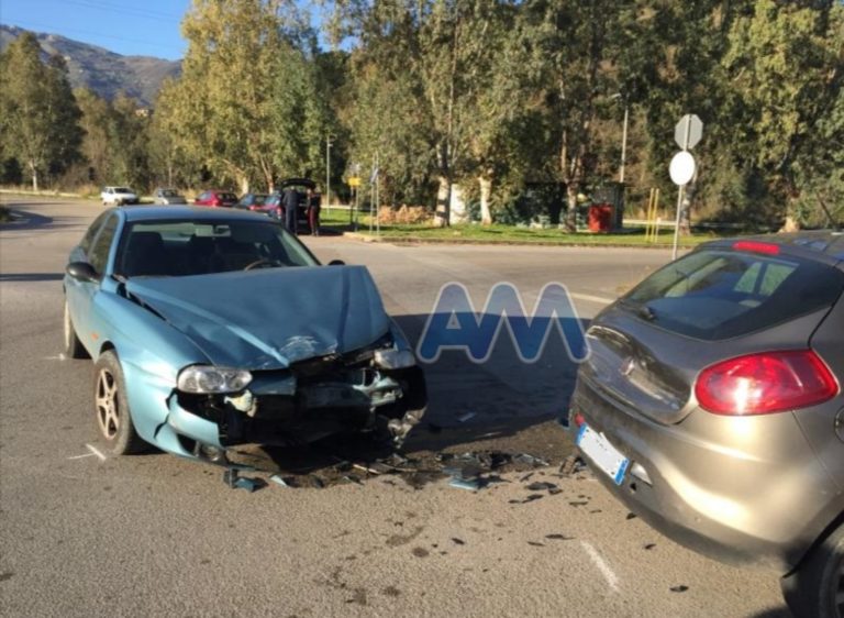 Incidente all’incrocio “Due fiumare” sulla SP 155. Scontro tra due vetture