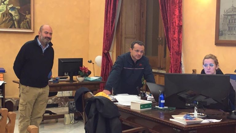 De Luca: “Coprifuoco fino al 25 marzo, sanificazione urbana e riduzione del trasporto pubblico”