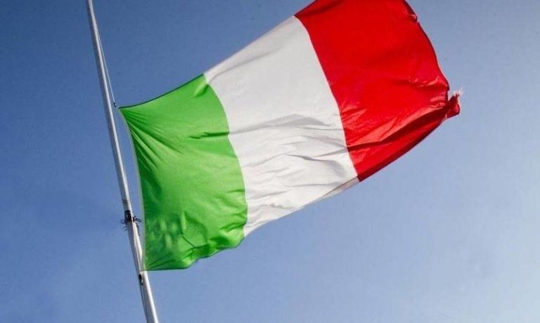 Oggi alle 12 tutta Italia si ferma: bandiere a mezz’asta e minuto di silenzio