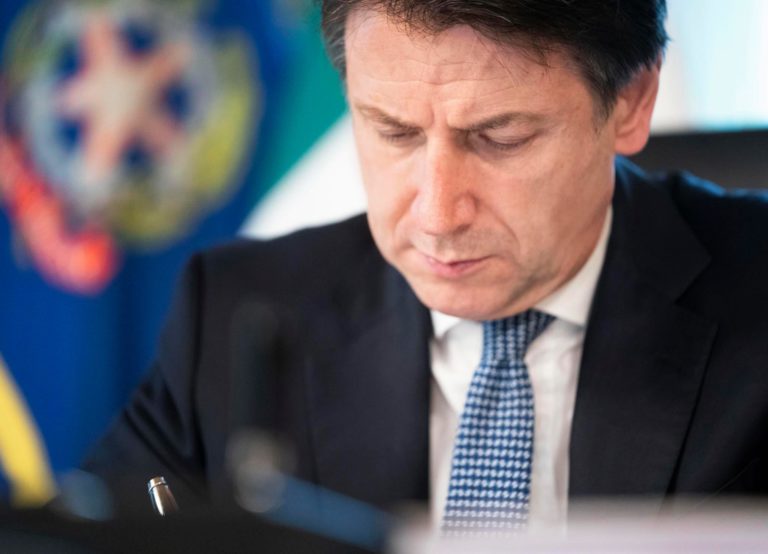 Conte: “Dal 4 maggio via con le riaperture, ma ci saranno differenze tra Regione e Regione”