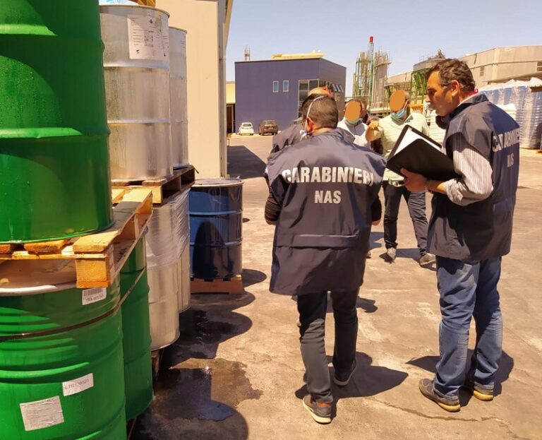 Sant’Agata Militello, sequestrati fusti di succo di agrumi in un’industria alimentare