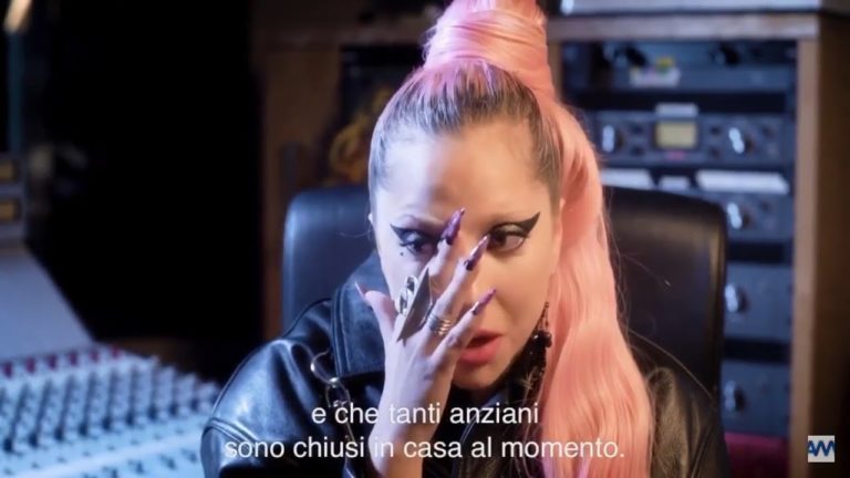 Lady Gaga in lacrime dimostra vicinanza ai suoi parenti di Naso – VIDEO