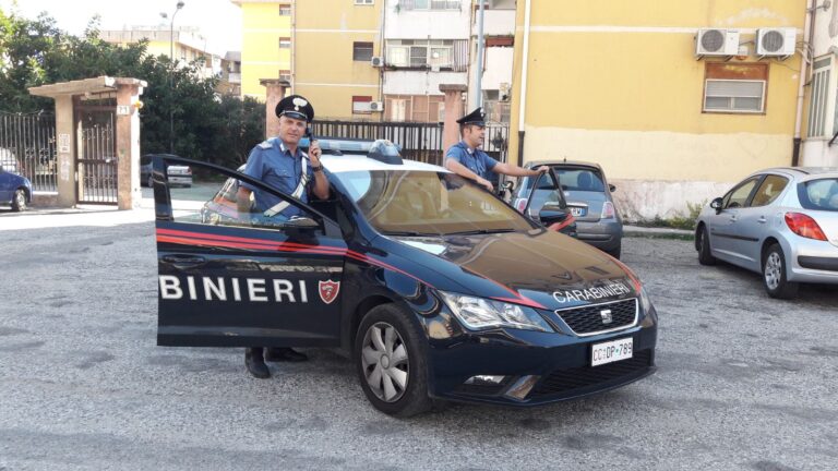 Non si ferma all’ALT dei Carabinieri per ben due volte, denunciato 42enne: multa di 3700€