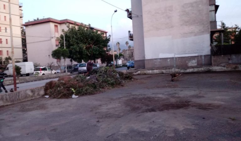 Barcellona. Via Gianani ripulita dall’operosità dei suoi residenti