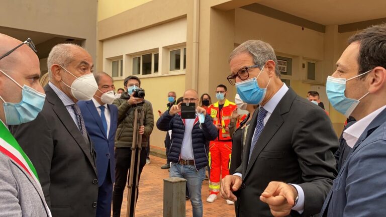 Musumeci in visita ad Agira: “L’epidemia è in diminuzione, ma non è ancora sconfitta”