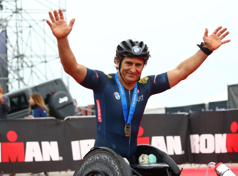 Gravissimo incidente stradale per Alex Zanardi. Investito in handbike durante una staffetta