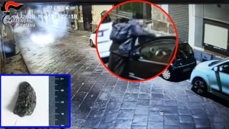 Catania – Incideva simboli fallici sulle auto in sosta e al Duomo, denunciato 45enne