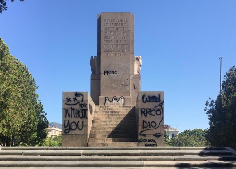 Messina – Due tredicenni imbrattano il monumento ai Caduti in Piazza Unione Europea