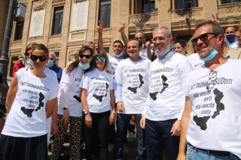 Messina – Flash Mob per il Ponte sullo Stretto, presente anche Cateno De Luca