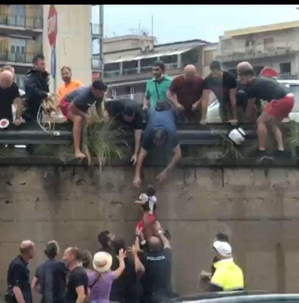 Palermo, altre due persone risultano disperse. Due bimbi ricoverati in ospedale per ipotermia