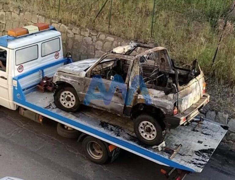 Furnari – Auto in fiamme, intervengono i Vigili del Fuoco