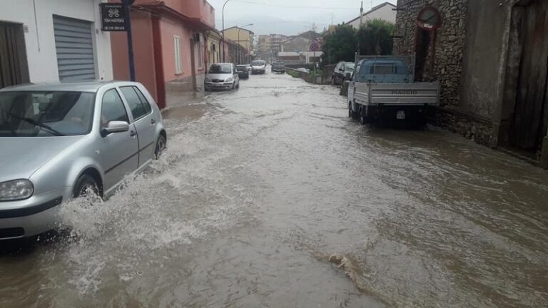 Patti, bomba d’acqua in città, segnalati allagamenti