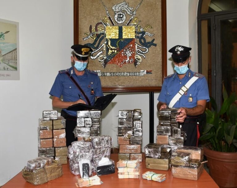 Palermo – Carabinieri sequestrano 85kg di hashish all’interno di una struttura sportiva, tre arresti