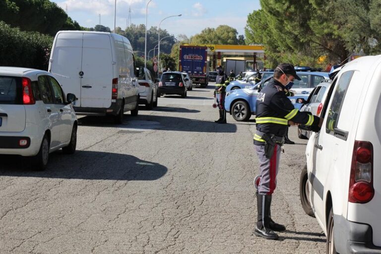 Polizia stradale: controlli straordinari anticovid sulla A/20