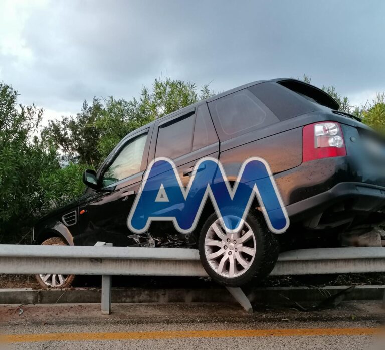 Caronia – Spettacolare incidente sulla A20, Range Rover scavalca il guardrail