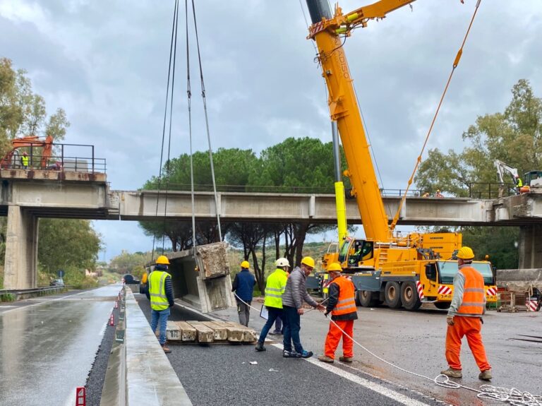 Autostrada A/20 – Demolito il cavalcavia di Spadafora