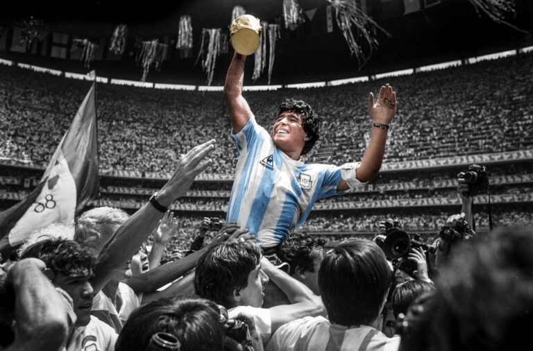 Mondo del calcio in lutto per la morte di Diego Armando Maradona, El Pibe de Oro ci lascia a soli 60 anni